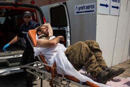 إصابة جندي إسرائيلي برصاصة طائشة في مفرق عتصيون